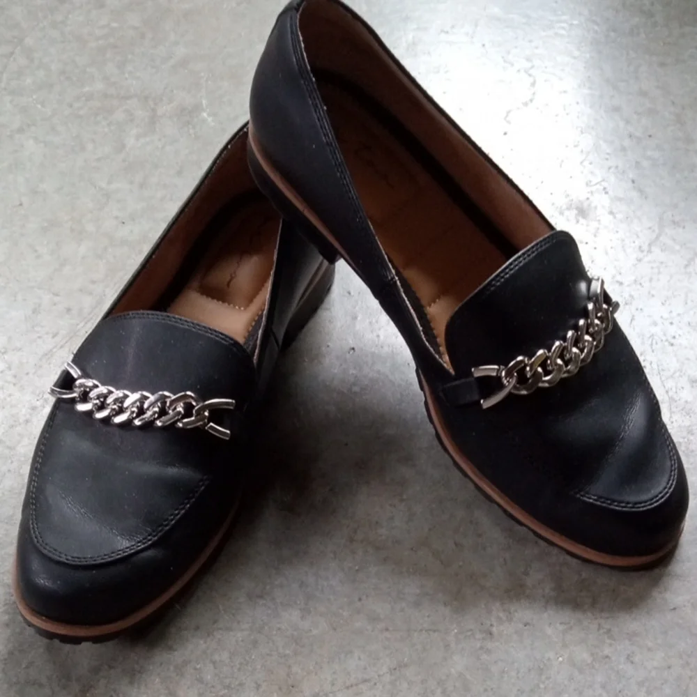 GUC Black Flat Slip On Women's Loafers 9M